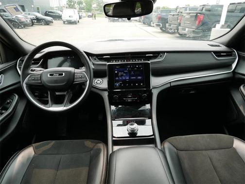 2024 Jeep Grand Cherokee Laredo