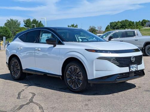 White / Black 2026 Nissan Murano Platinum