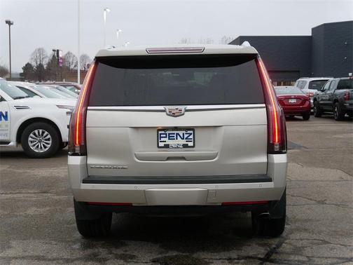 2016 Cadillac Escalade Luxury