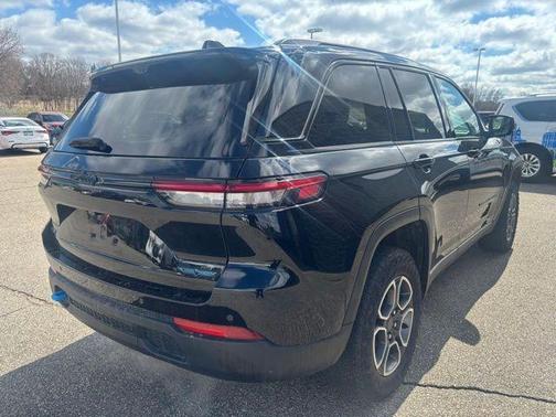 Diamond Black 2022 Jeep Grand Cherokee 4xe Trailhawk
