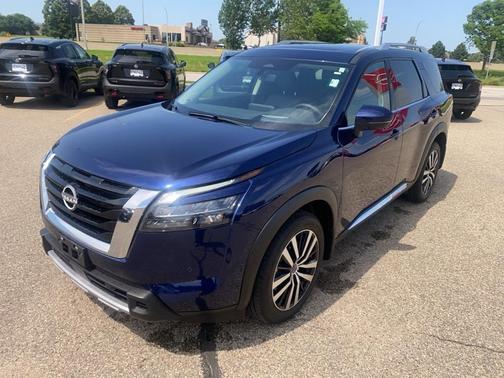 2025 Nissan Pathfinder Platinum