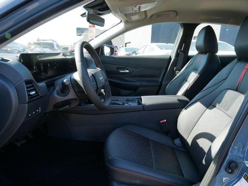 2t Gry Blk Roof 2026 Nissan Sentra SR