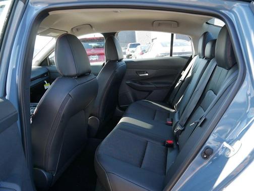 2t Gry Blk Roof 2026 Nissan Sentra SR