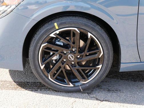 2t Gry Blk Roof 2026 Nissan Sentra SR