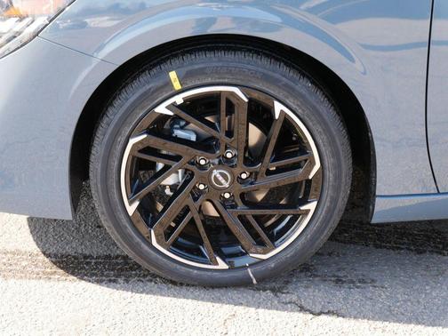 2t Gry Blk Roof 2026 Nissan Sentra SR