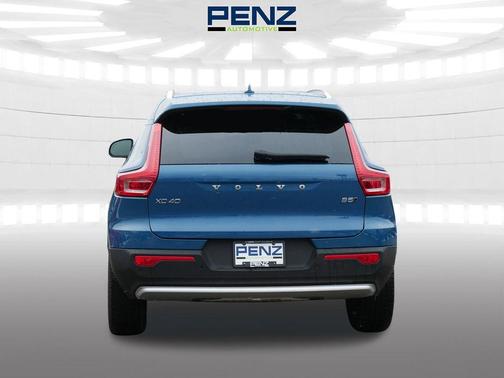 2025 Volvo XC40 B5 Plus Bright Theme