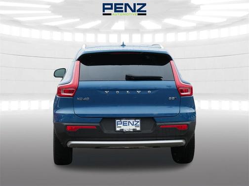 2025 Volvo XC40 B5 Plus Bright Theme