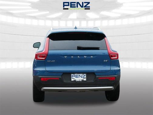 2025 Volvo XC40 B5 Plus Bright Theme