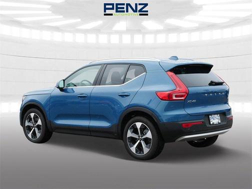 2025 Volvo XC40 B5 Plus Bright Theme