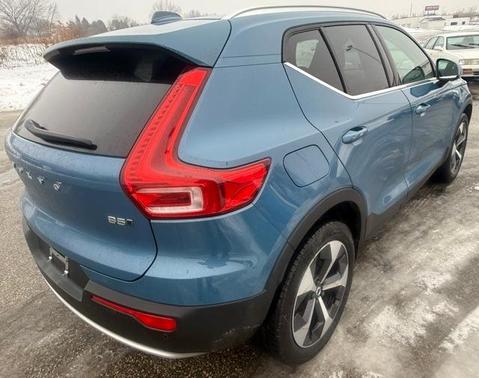 2025 Volvo XC40 B5 Plus Bright Theme
