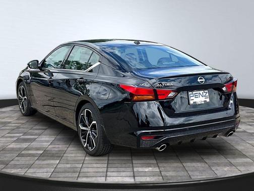 Black 2025 Nissan Altima SR