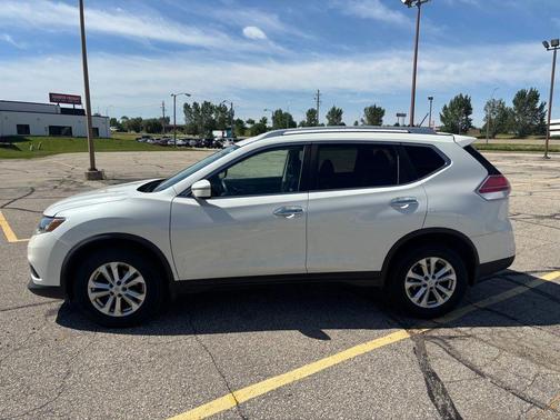 Pearl White 2016 Nissan Rogue SV