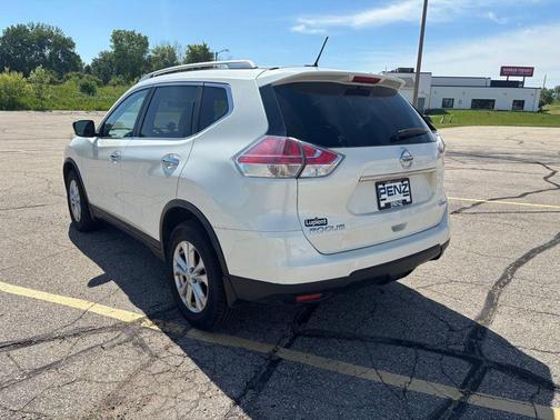 Pearl White 2016 Nissan Rogue SV