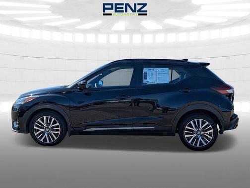 Super Black 2021 Nissan Kicks SR