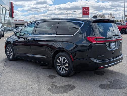 2023 Chrysler Pacifica Hybrid Touring L