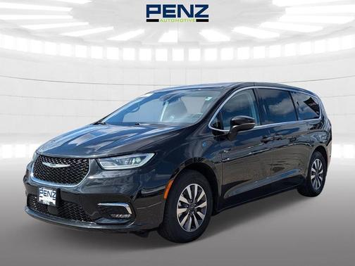 2023 Chrysler Pacifica Hybrid Touring L