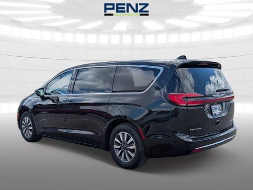 2023 Chrysler Pacifica Hybrid Touring L