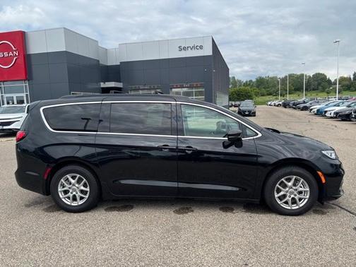 2022 Chrysler Pacifica Touring-L