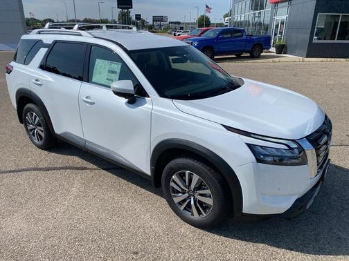 2025 Nissan Pathfinder SL