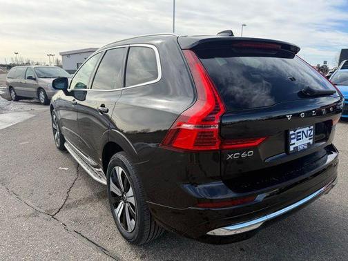 2023 Volvo XC60 Recharge Plug-In Hybrid T8 Plus Bright Theme