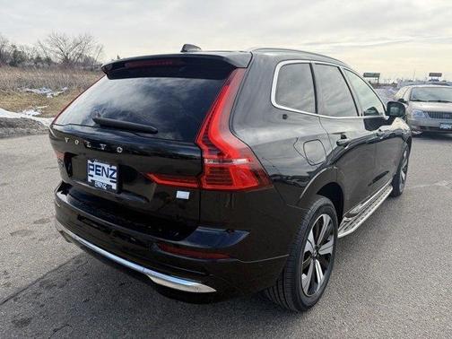 2023 Volvo XC60 Recharge Plug-In Hybrid T8 Plus Bright Theme