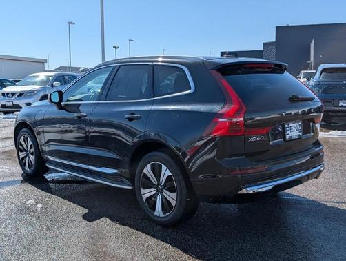 2023 Volvo XC60 Recharge Plug-In Hybrid T8 Plus Bright Theme