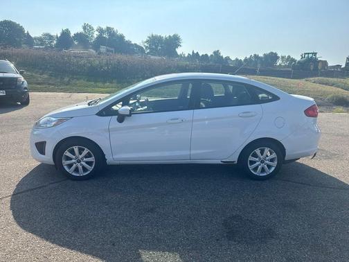 Oxford White 2012 Ford Fiesta SE