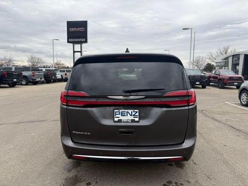 2023 Chrysler Pacifica Touring-L