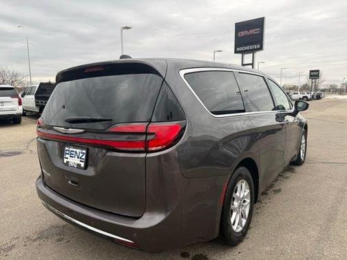 2023 Chrysler Pacifica Touring-L