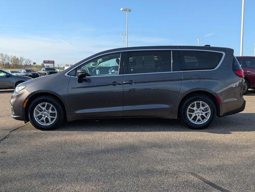2023 Chrysler Pacifica Touring-L