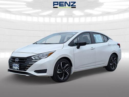 Aspen White 2025 Nissan Versa 1.6 SR