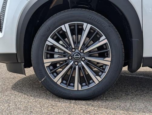 White / Black 2026 Nissan Pathfinder Platinum