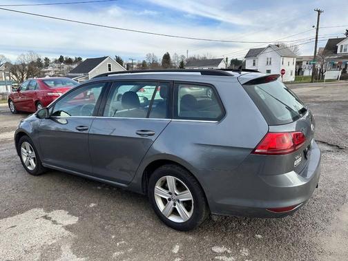 2015 Volkswagen Golf SportWagen TDI SE 4-Door
