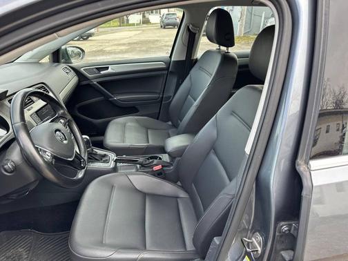 2015 Volkswagen Golf SportWagen TDI SE 4-Door