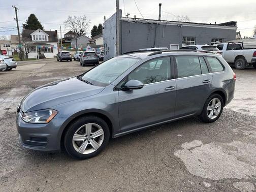 2015 Volkswagen Golf SportWagen TDI SE 4-Door