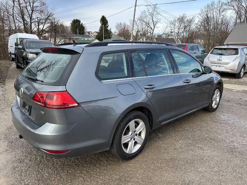 2015 Volkswagen Golf SportWagen TDI SE 4-Door