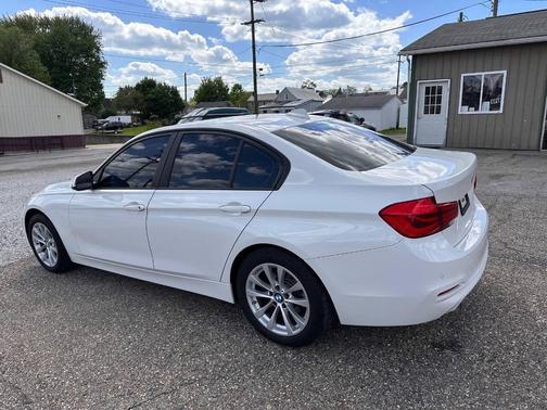 Mineral White Metallic 2018 BMW 320 i