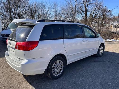 2010 Toyota Sienna XLE