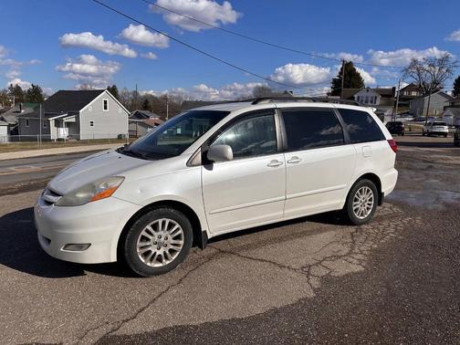 2010 Toyota Sienna XLE