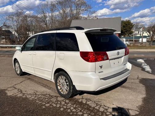2010 Toyota Sienna XLE