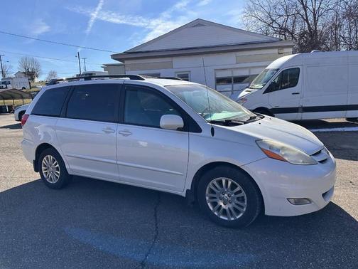 2010 Toyota Sienna XLE