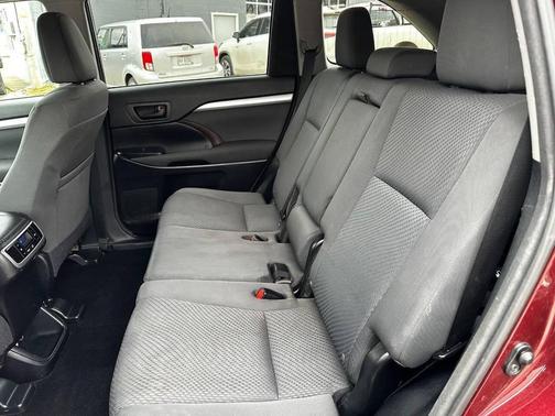 2015 Toyota Highlander LE