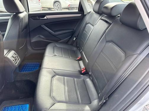 2015 Volkswagen Passat 2.0L TDI DSG SE w/Sunroof