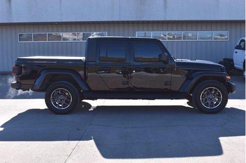 Photo 2 of 22 of 2021 Jeep Gladiator Sport