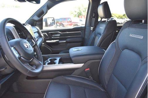 Photo 5 of 27 of 2022 RAM 1500 Laramie