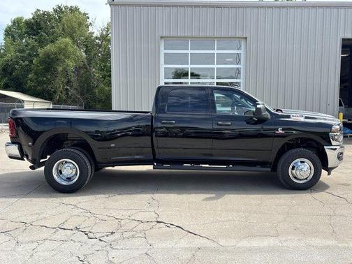 Diamond Black 2026 RAM 3500 Tradesman