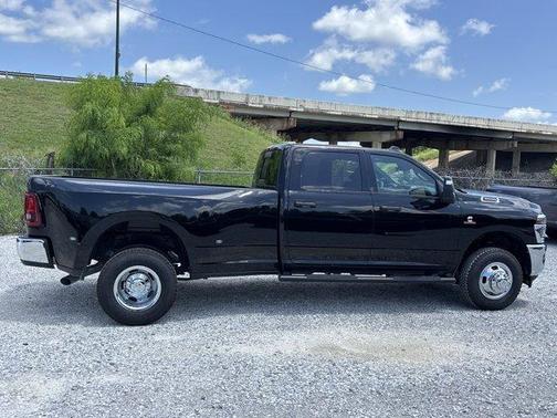Diamond Black 2026 RAM 3500 Tradesman