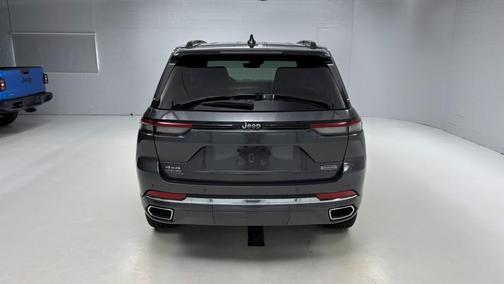 Metallic 2023 Jeep Grand Cherokee Overland