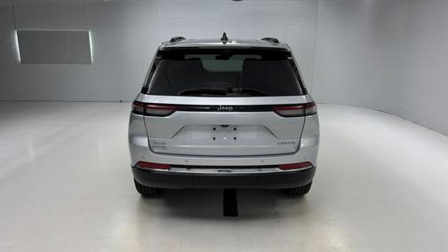 Silver Zynith 2023 Jeep Grand Cherokee Limited