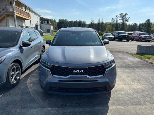 Everlasting Silver 2022 Kia Sorento LX